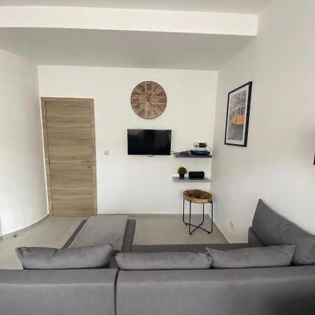 1-C Superbe Appartement Tres Calme Et Bien Decore Charleroi Exteriér fotografie