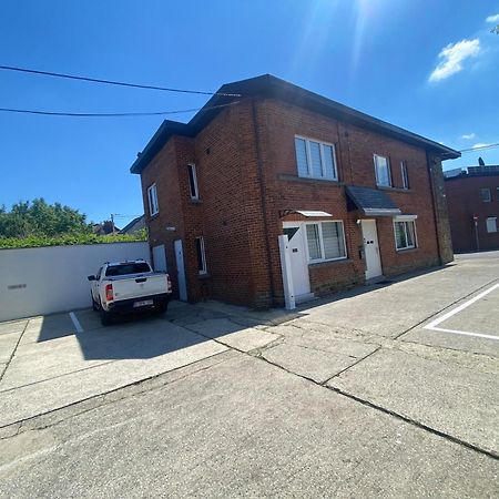 1-C Superbe Appartement Tres Calme Et Bien Decore Charleroi Exteriér fotografie