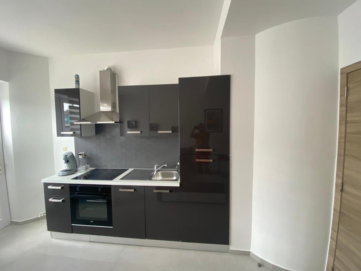 1-C Superbe Appartement Tres Calme Et Bien Decore Charleroi Exteriér fotografie