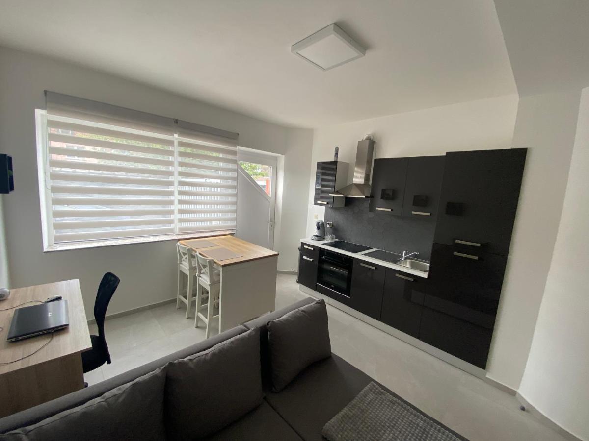 1-C Superbe Appartement Tres Calme Et Bien Decore Charleroi Exteriér fotografie