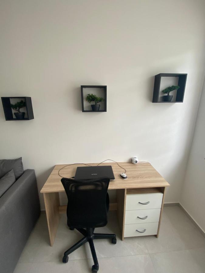 1-C Superbe Appartement Tres Calme Et Bien Decore Charleroi Exteriér fotografie