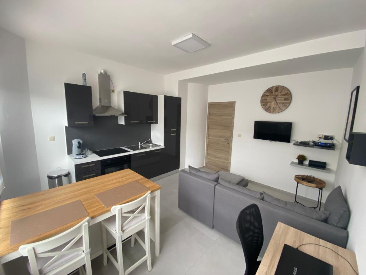 1-C Superbe Appartement Tres Calme Et Bien Decore Charleroi Exteriér fotografie