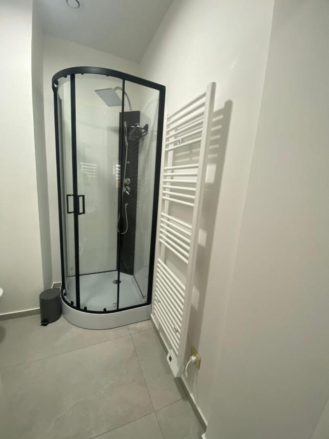 1-C Superbe Appartement Tres Calme Et Bien Decore Charleroi Exteriér fotografie