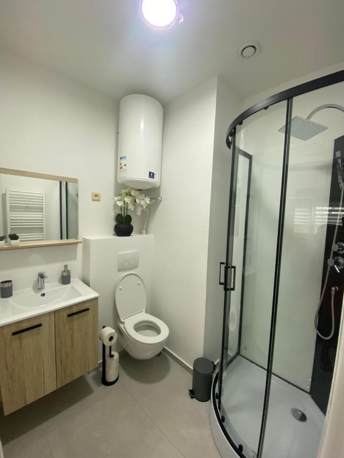 1-C Superbe Appartement Tres Calme Et Bien Decore Charleroi Exteriér fotografie